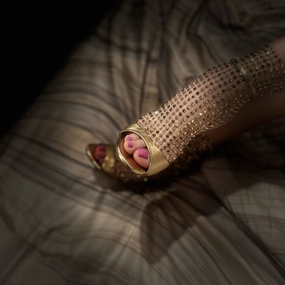 Elegant Gold Stiletto Heels - Picture 6 of 14